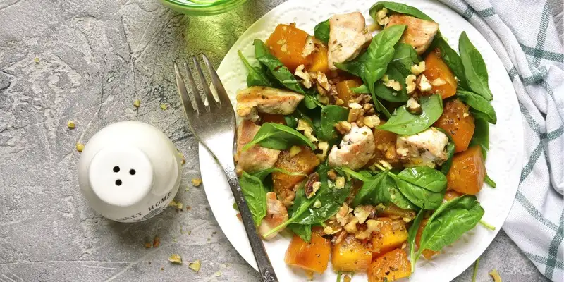 Petto di tacchino con zucca al forno e salsa alla menta