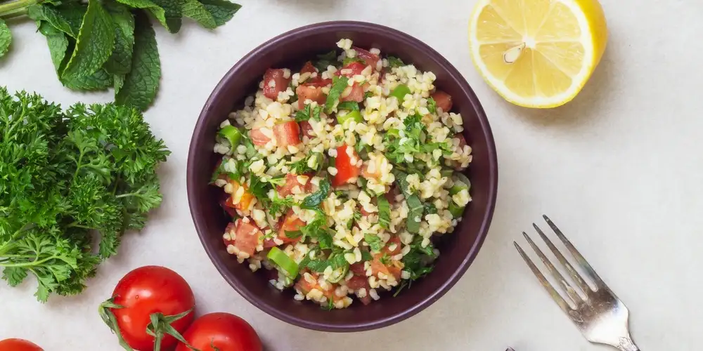 Tomato tabouleh with yogurt dip - recipe | FoodPal
