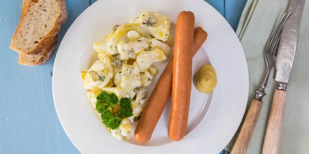 Potato salad with vegan sausage - recipe | FoodPal
