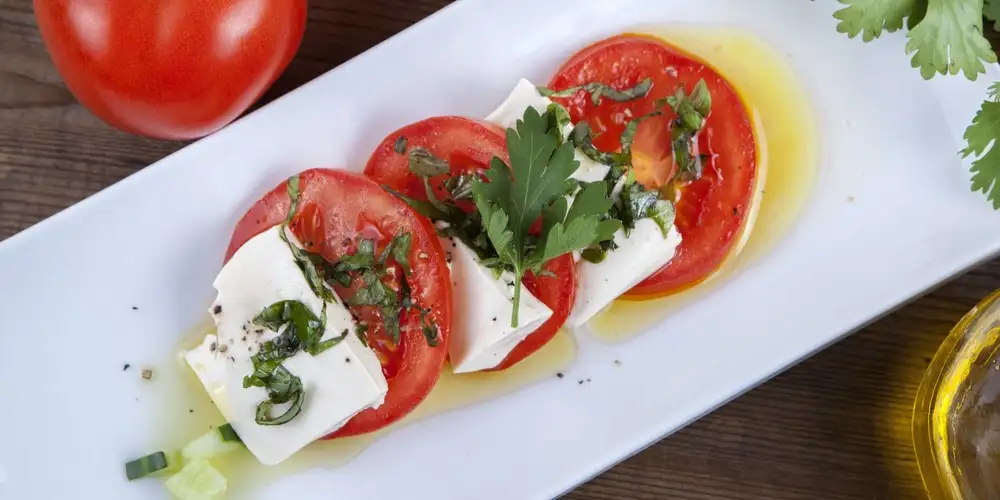 Vegan Caprese - recipe | FoodPal