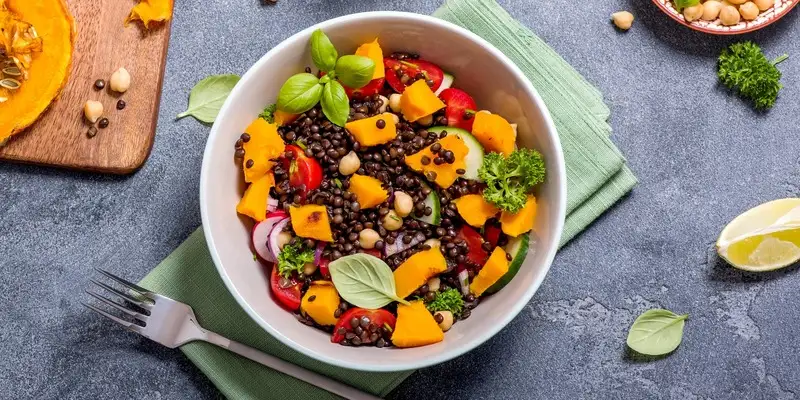 Lentilhas Beluga com batata-doce e creme de coco