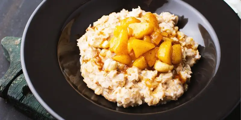 Grainy cream cheese muesli with melon