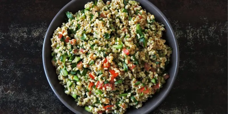 Tegame di bulgur al peperoncino vegano