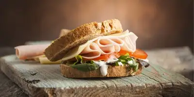 Wholemeal bread with turkey breast and cottage cheese