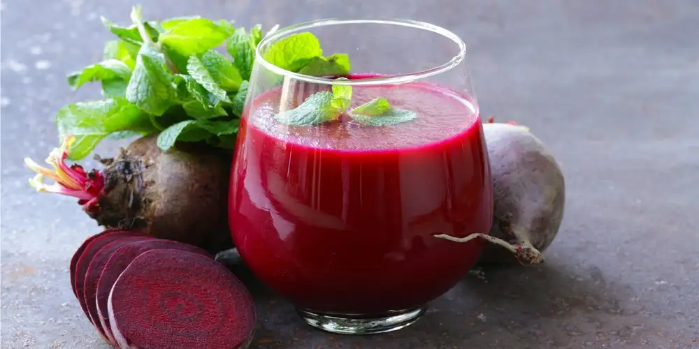 Beet smoothie with power kick ginger - recipe | FoodPal