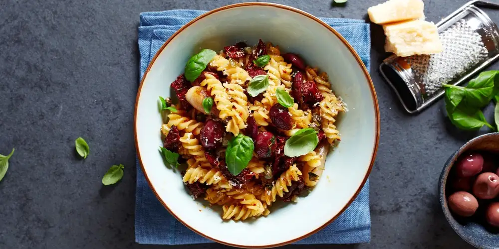 Pea pasta with antipasti mix - recipe | FoodPal
