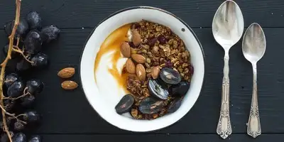 Grape sea buckthorn muesli with walnuts