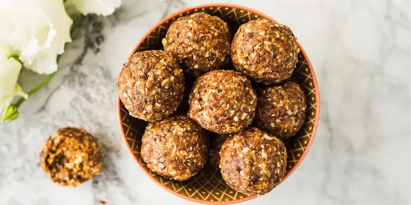 Bolas de tomate com aveia