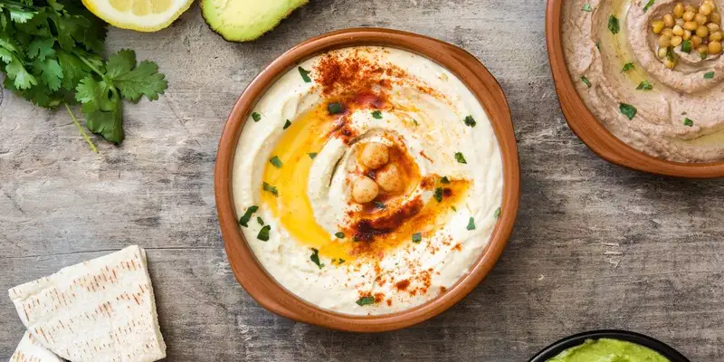 Puré de grão de bico com alho selvagem