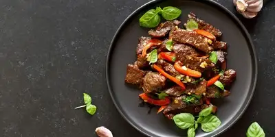 Carne bovina e pimentão frito