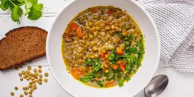 Lentilha, kohlrabi e guisado de cenoura