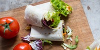 Fruchtiger Mango-Camembert-Wrap