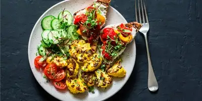 Cavolfiore all'orientale su insalata di rucola