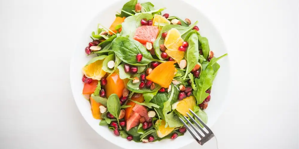 Spinach salad with mushrooms and oranges - recipe | FoodPal