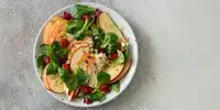 Lauch-Hähnchen-Salat mit Sesam und Apfel