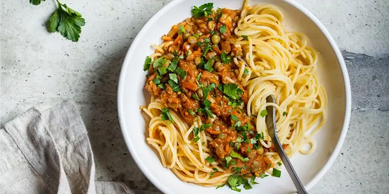 Bolognese vegetariano con lenticchie