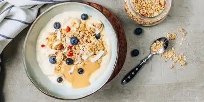 Cuajada de arándanos con anacardos