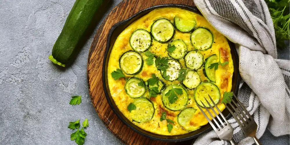 Zucchini pancakes with paprika dip - recipe | FoodPal