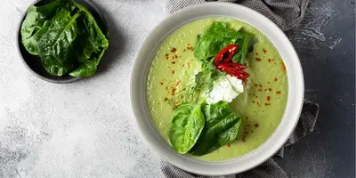 Brócolos e sopa de aves
