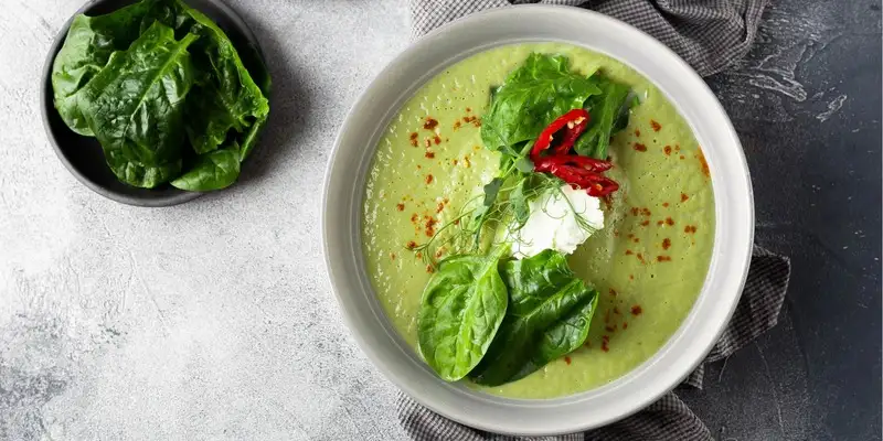 Brócolos e sopa de aves