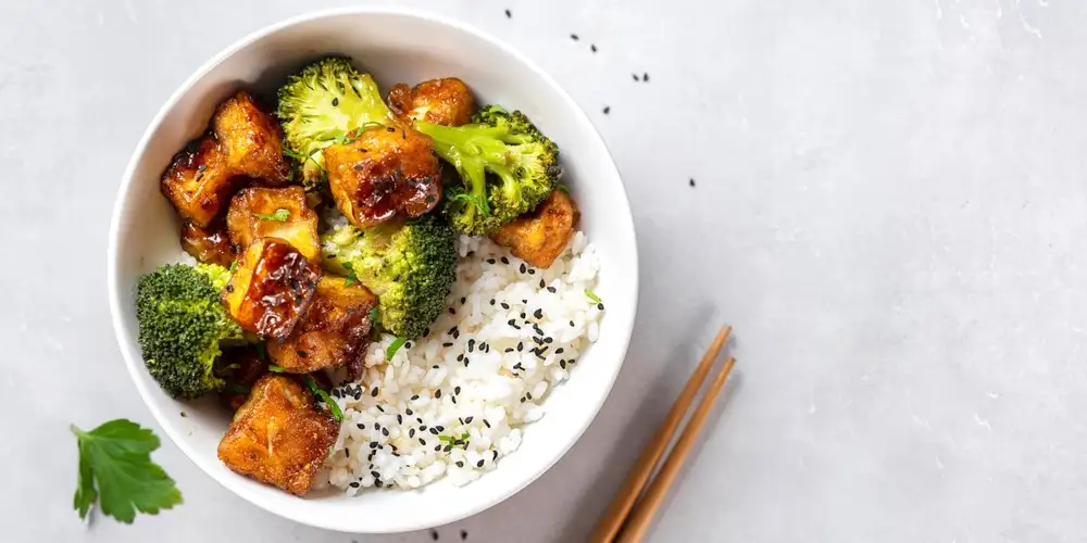 Tofu bowl with vegetables - recipe | FoodPal