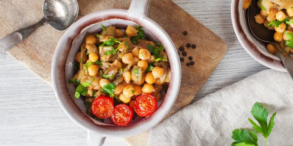 Chickpea eggplant salad with feta and tomatoes - recipe | FoodPal