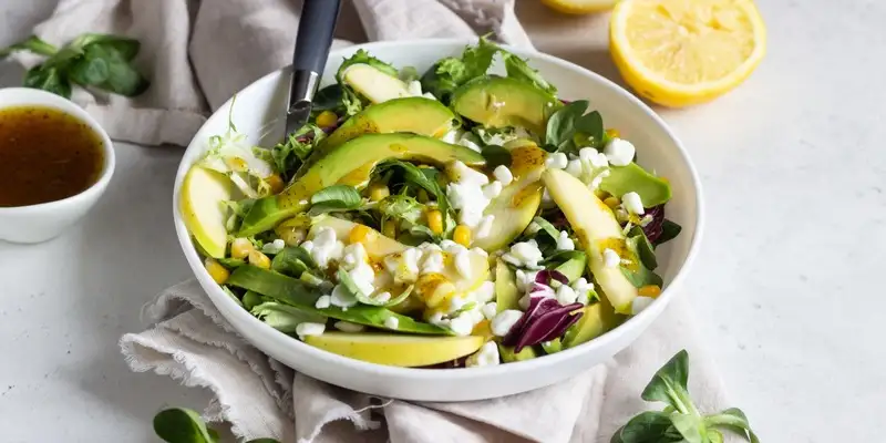 Tomaten-Avocado Salat mit Hüttenkäse