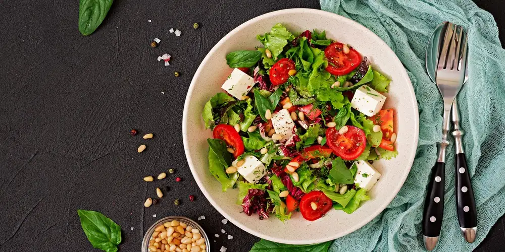 Crete lamb's lettuce with feta cheese - recipe | FoodPal