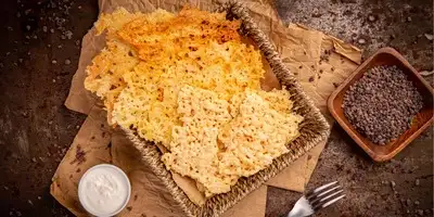 Bolachas de pimentão com molho de páprica