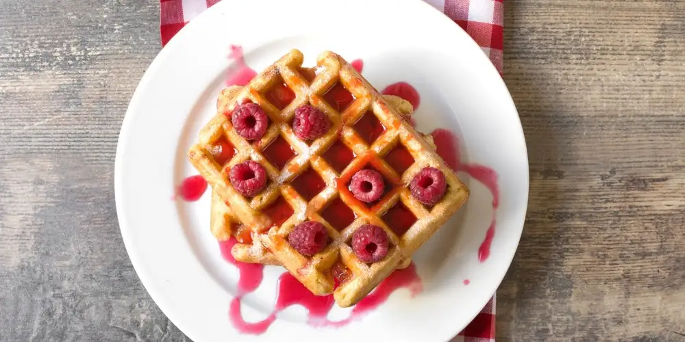 Cream waffles with raspberry curd cheese - recipe | FoodPal