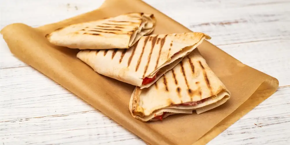 Zucchini tomato tortilla with serrano ham - recipe | FoodPal