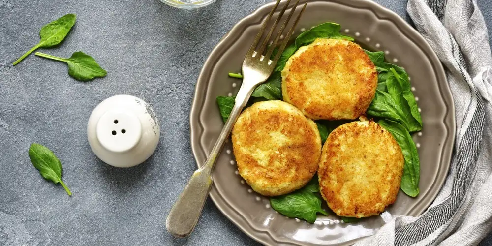 Cheese cauliflower planter with iceberg lettuce - recipe | FoodPal