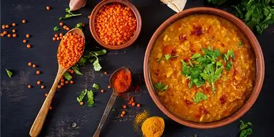 Salsa cremosa di lenticchie con pomodori