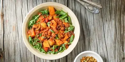 Insalata di patate dolci e fagioli di quinoa