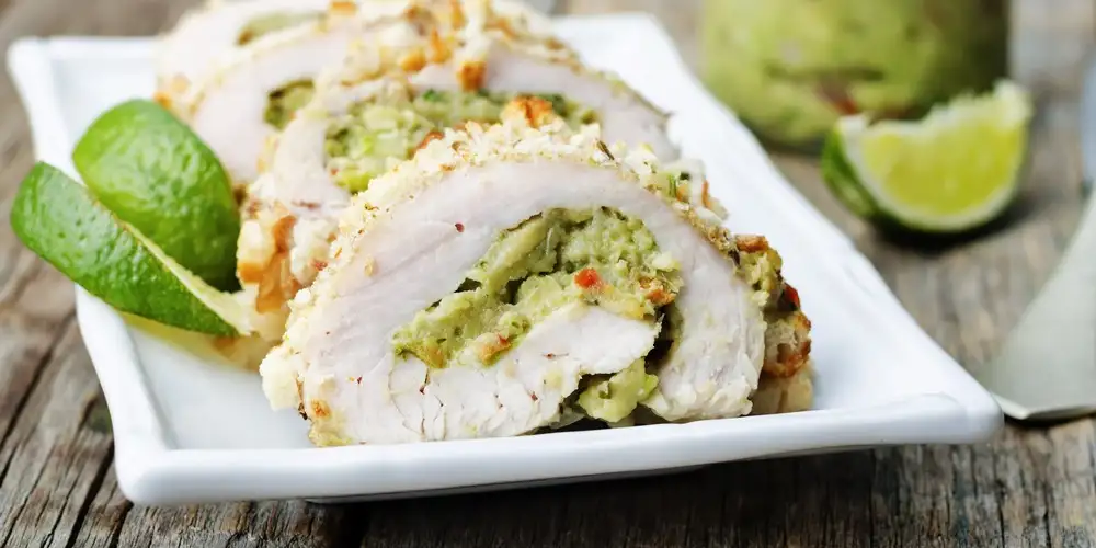 Chicken breast fillet with guacamole - recipe | FoodPal