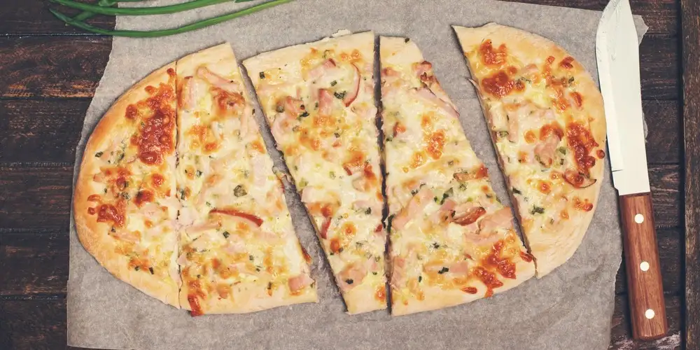 Quick tarte flambée - recipe | FoodPal