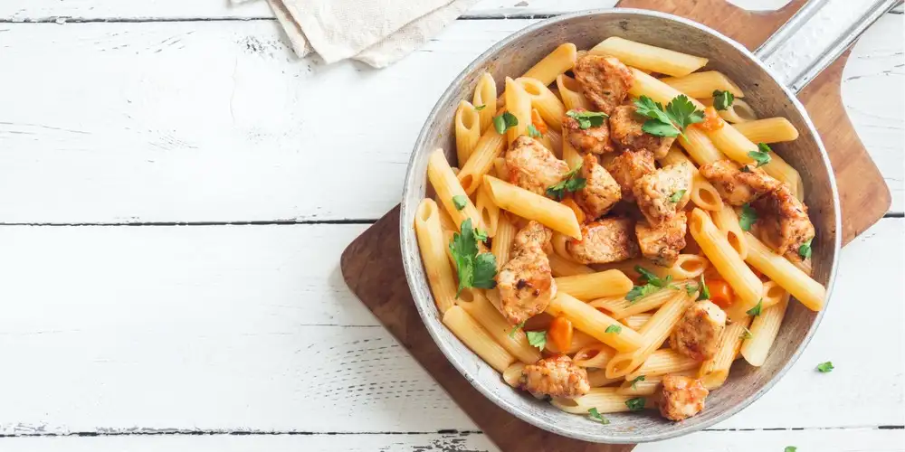 Spicy penne chicken pan - recipe | FoodPal