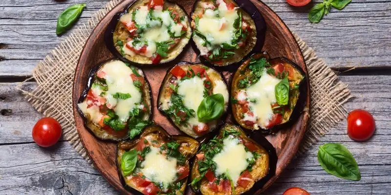 Mini pizza low carb con melanzane