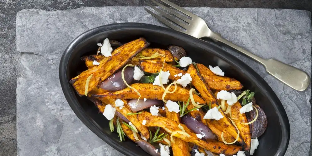 Gratin de patates douces et de tomates à la feta - recette | FoodPal