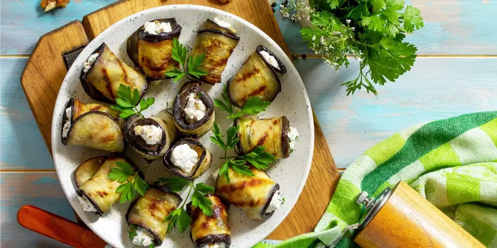 Feta eggplant roll - recipe | FoodPal