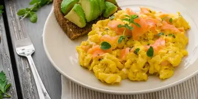 Uova strapazzate al salmone