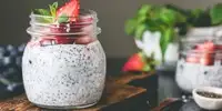 Veganer Keto Chia-Erdbeer Pudding