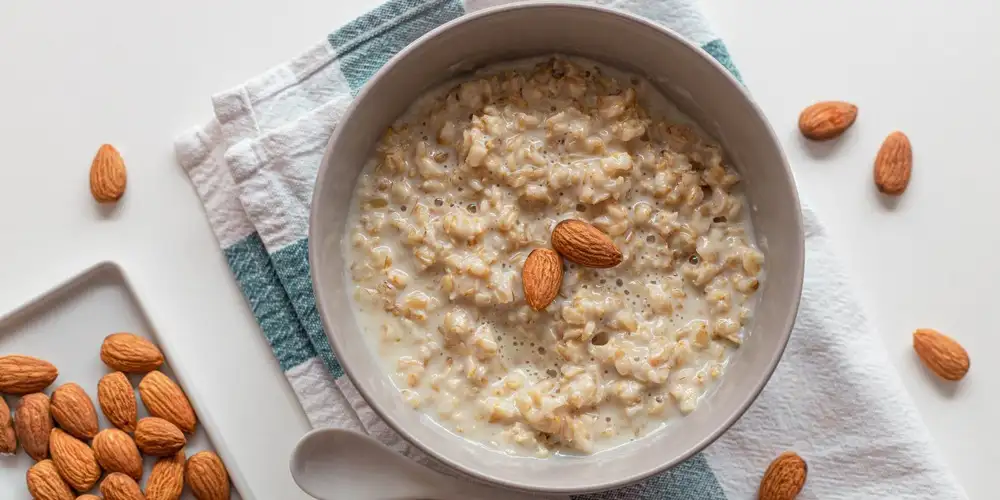 Keto overnight porridge with almonds - recipe | FoodPal
