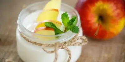 Plato de requesón con manzana