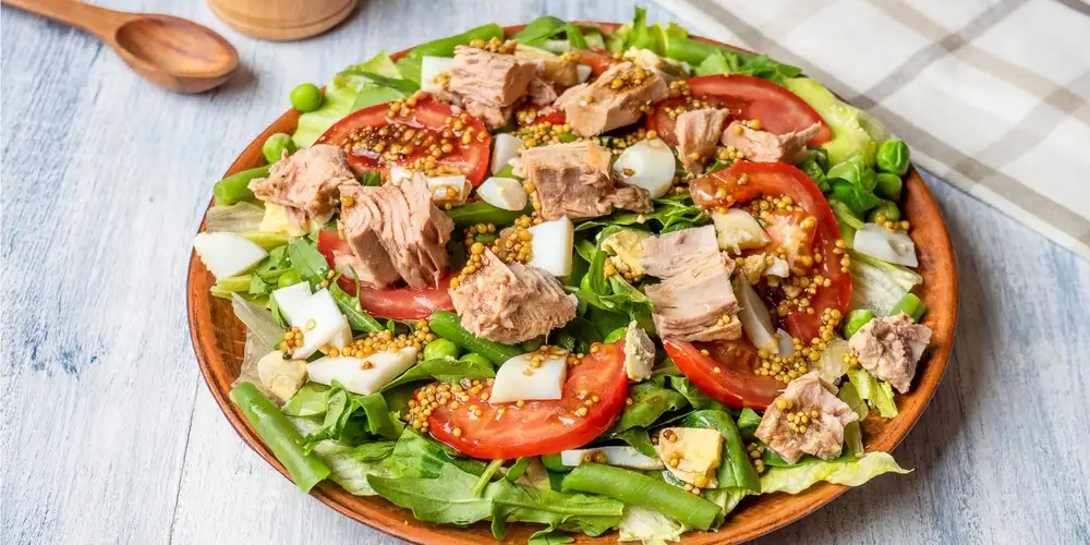 Salad with tuna and feta cheese - recipe | FoodPal