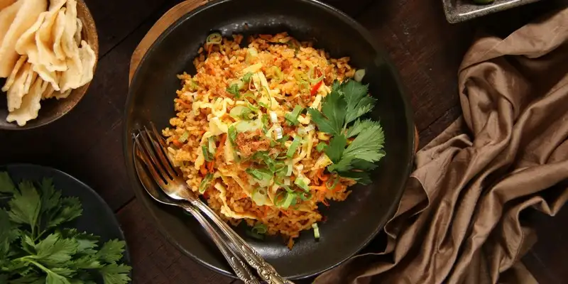 Riso di cavolfiore al cocco e peperoncino