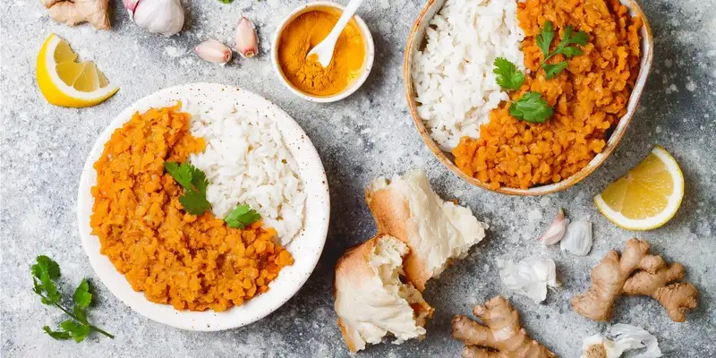 Stufato di lenticchie rosse con uovo