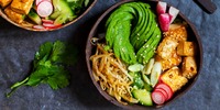 Blumenkohl-Reis-Avocado-Bowl